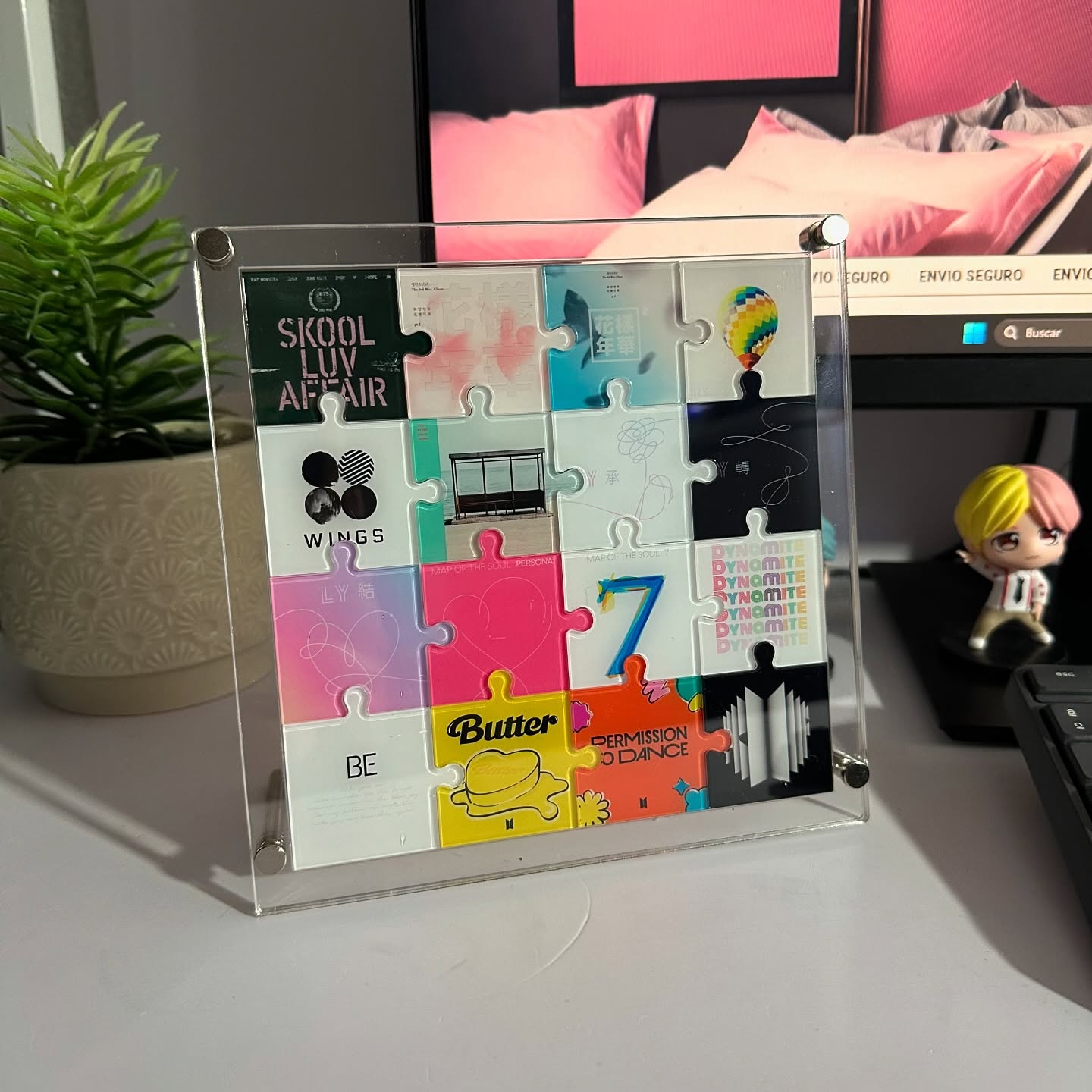 Custom Acrylic Puzzle Display  - огляд і ціна Desk Setup Home Office