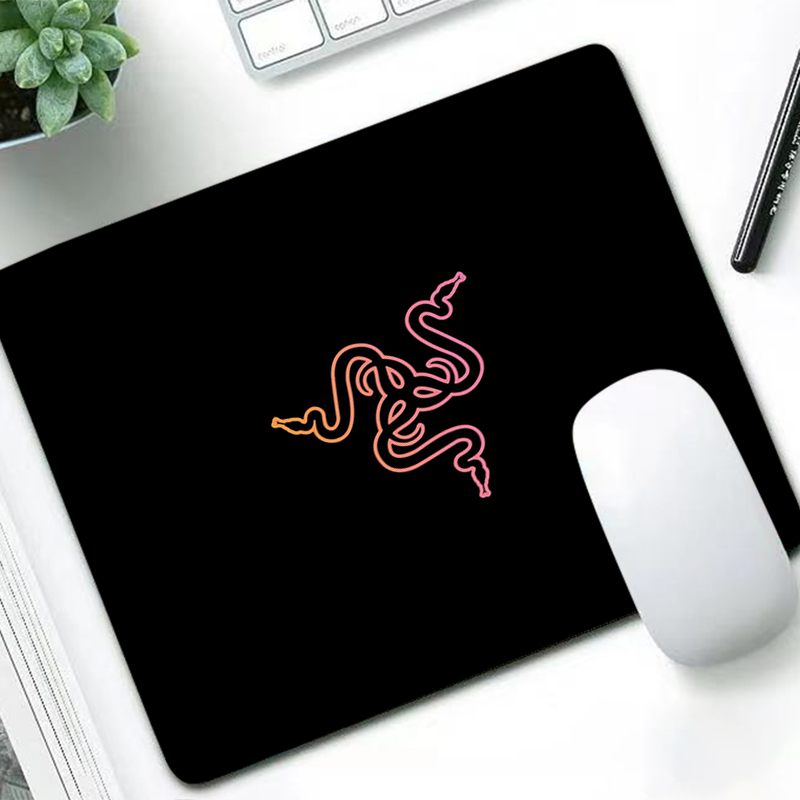 Razer Luxury Mouse Pad Anime G - огляд і ціна Desk Setup Accessories